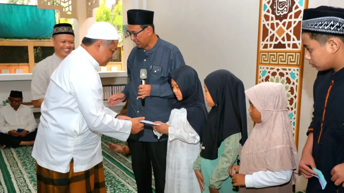 Wujud Cinta di Bulan Suci: Masjid Puri Bali Santuni 408 Anak Yatim dan Dhuafa