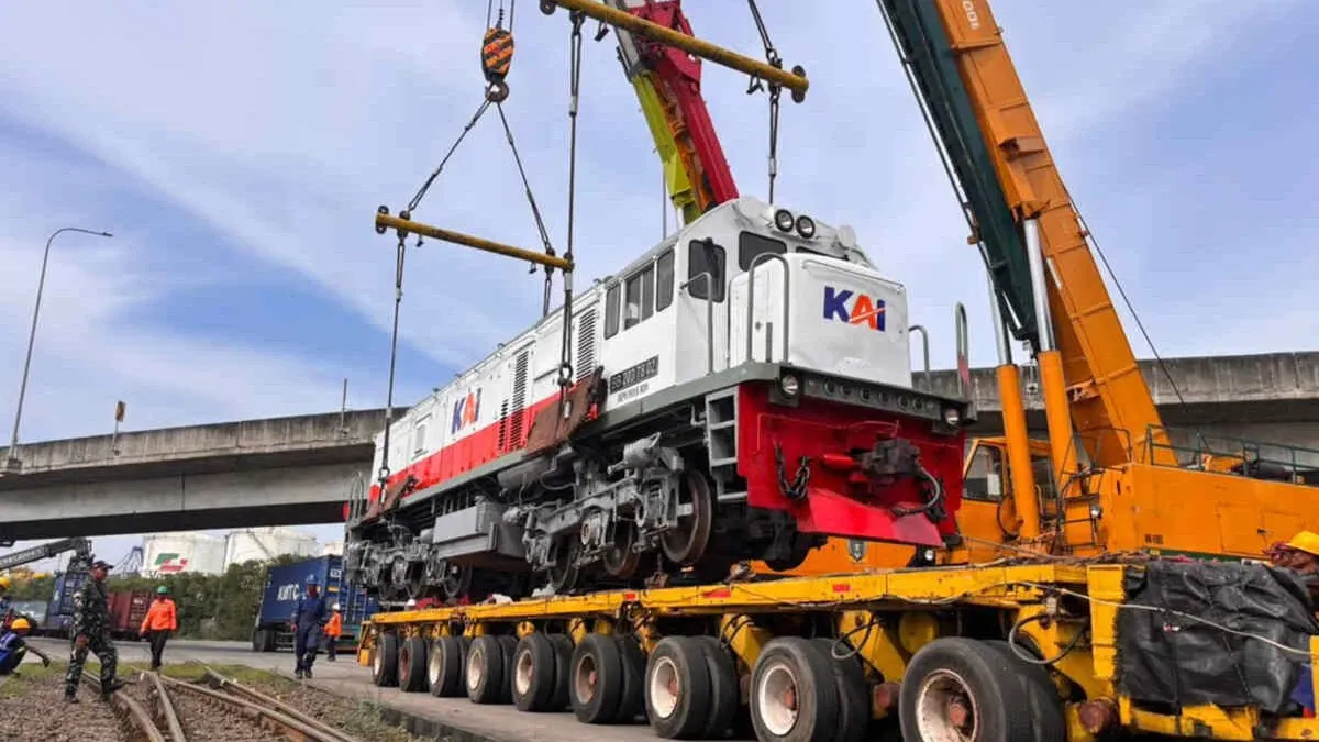 KAI Logistik Distribusikan 4 Lokomotif Hidrolik untuk Perkuat Kesiapan Operasional Angkutan Lebaran