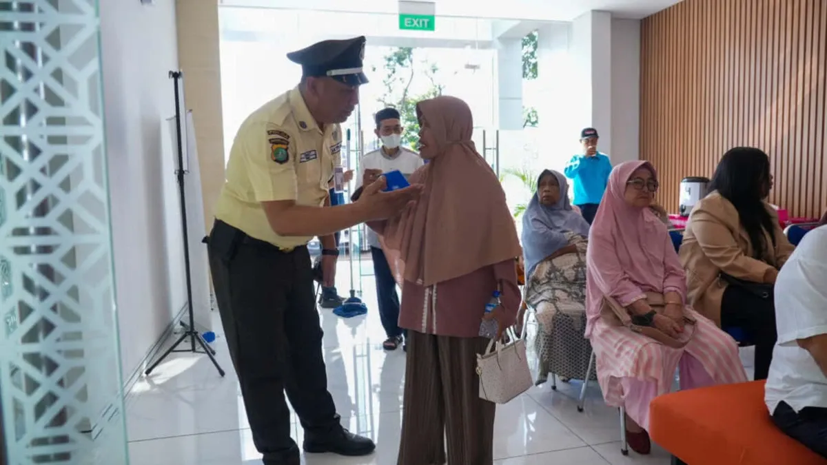 Melayani Sepenuh Hati, Security BRI BO Otista Hadirkan Kenyamanan bagi Nasabah Pensiunan