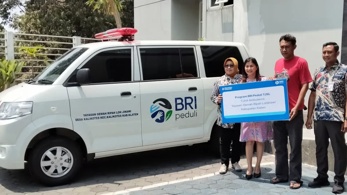 Perkuat Layanan Kesehatan di Hari Batik Nasional, BRI Serahkan Ambulans untuk SMA Yayasan Gemah Ripah Lohjinawi Klaten