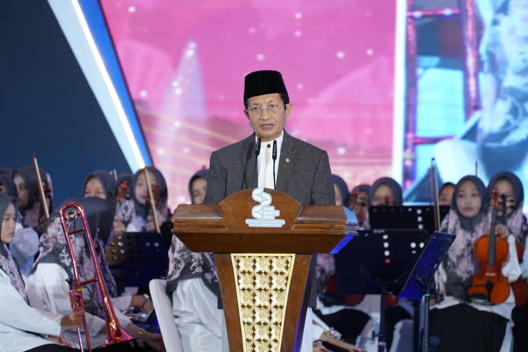 Malam Bakti Santri, Menag Sampaikan Terima Kasih atas Perhatian Presiden ke Pesantren